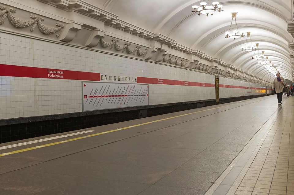 На станции "Пушкинская" в результате поножовщины 19 июля пострадали двое мужчин.