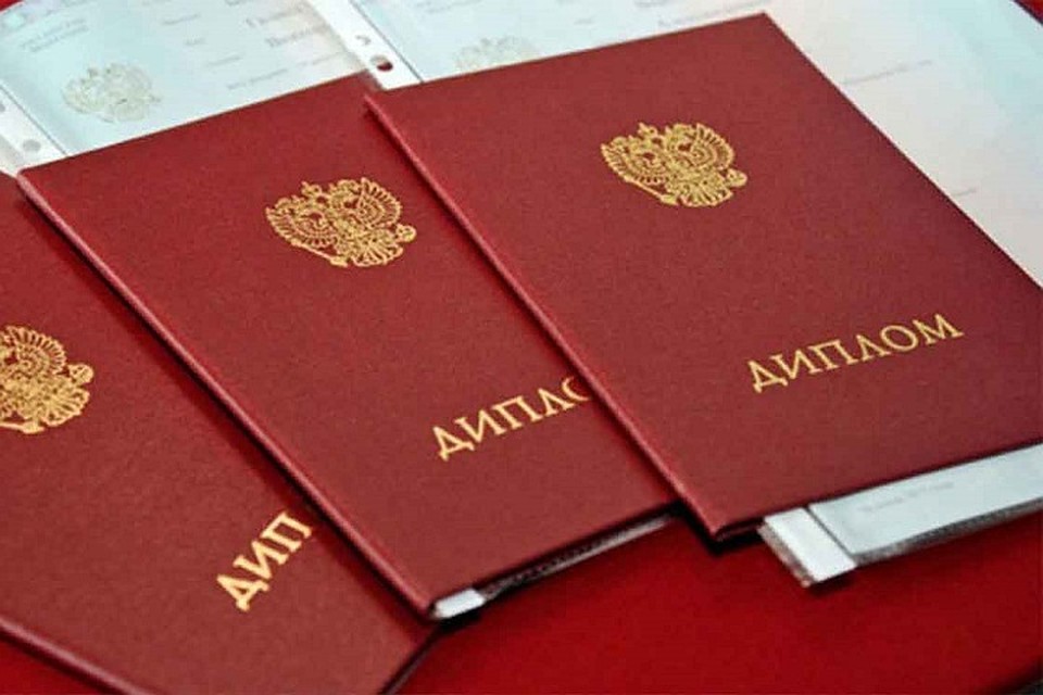 Напомним, что в ДНР уже начали выдавать выпускникам ВУЗов дипломы российского образца. Фото: russiefrancophone.com