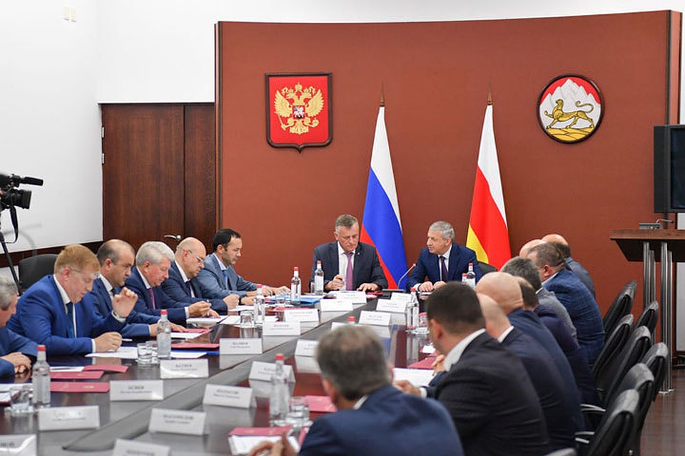 На совещании во Владикавказе.