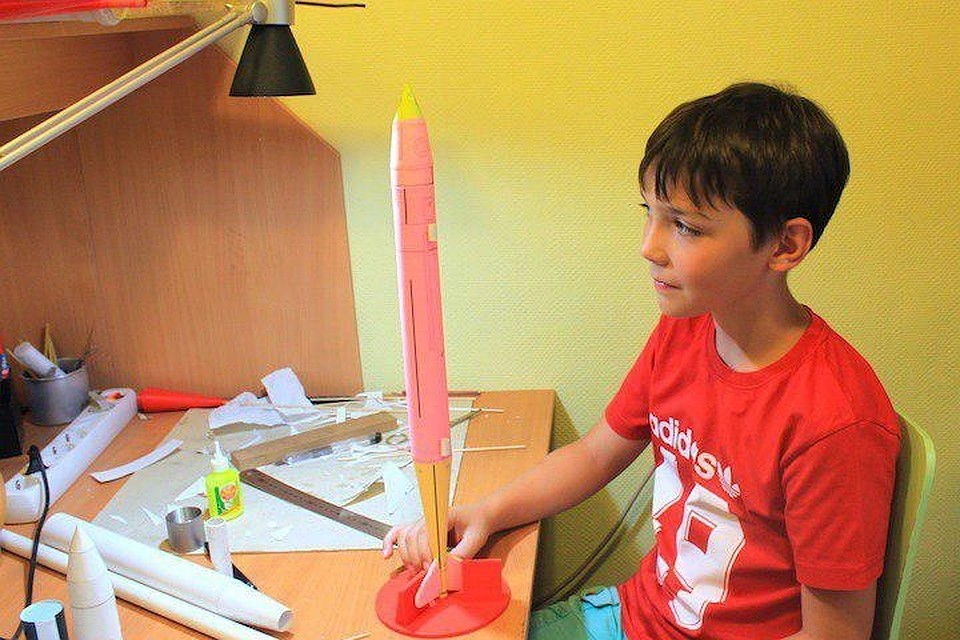 Конструирование ракет и спутников — это техническое творчество, позволяющее в процессе работы познакомиться с различными методиками моделирования.