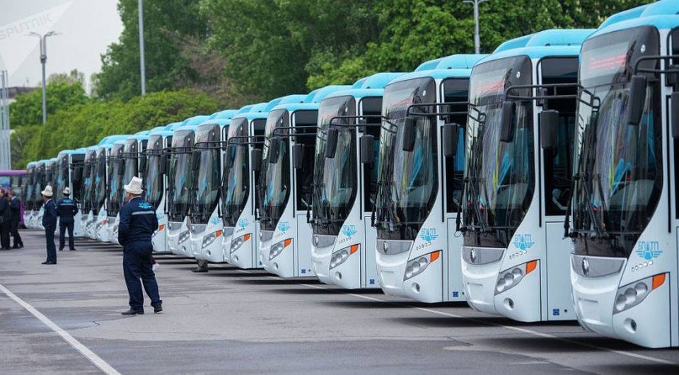 Теперь в салонах новых муниципальных автобусов и в 80% маршруток установлены видеорегистраторы.