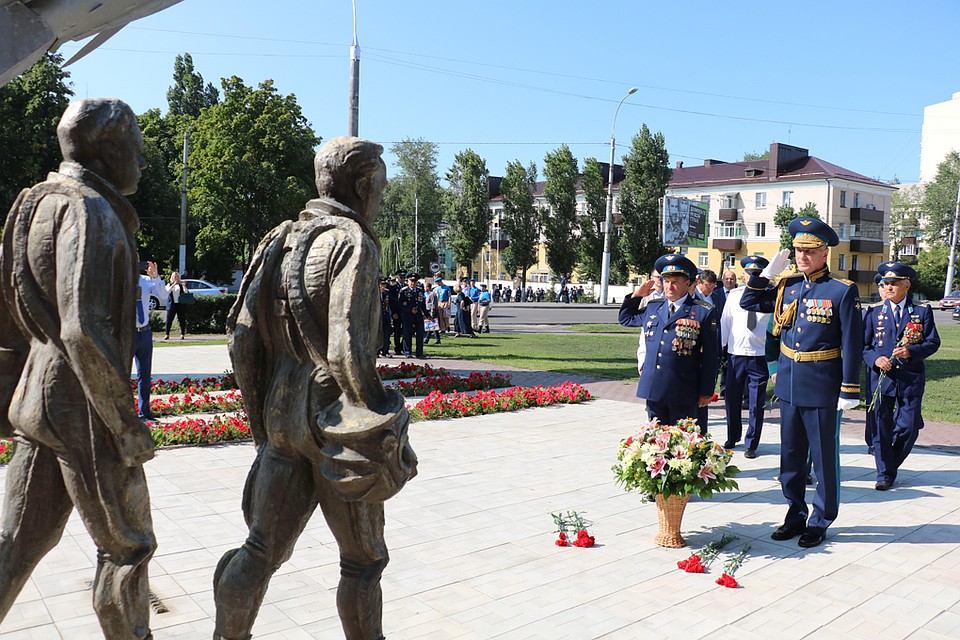 В Липецке празднуют День ВВС