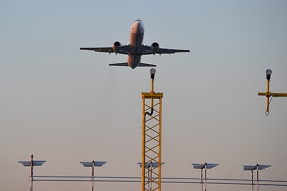 Китайскому Боингу 777 пришлось вернуться в аэропорт вылета после утери запчасти в воздухе