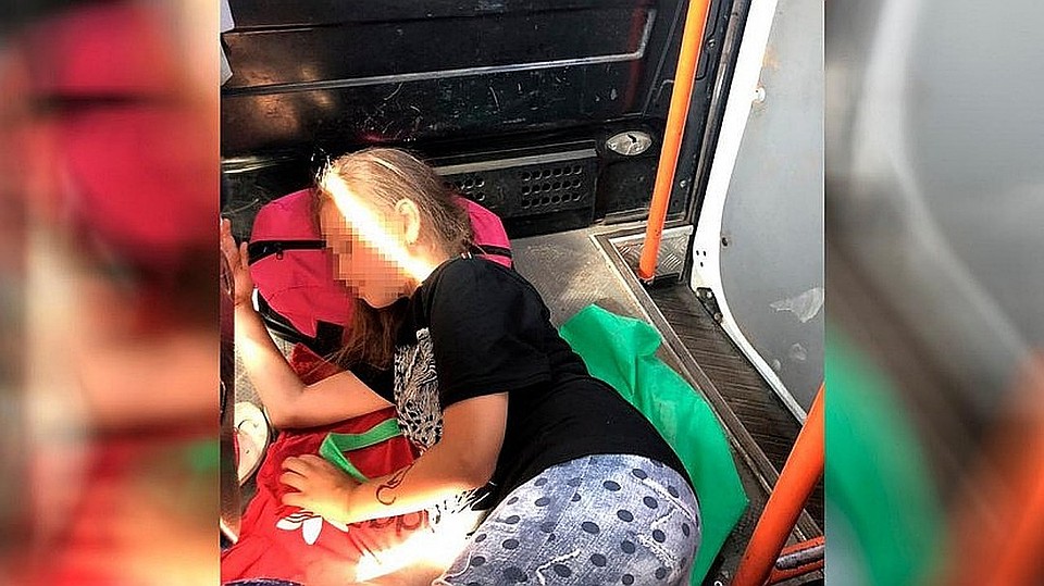 Дети спали на полу автобуса. Фото: Галина Шеина