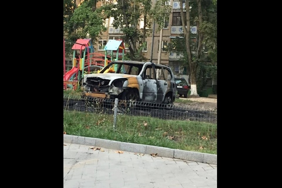 Автомобиль выгорел почти полностью (Фото: Oleg Batorsih, Группа Город без маршруток! Водители помогают пешеходам).