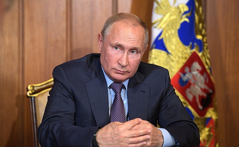 Путин выслушал отчет представителей компании-подрядчика. Фото: официальный сайт президента РФ
