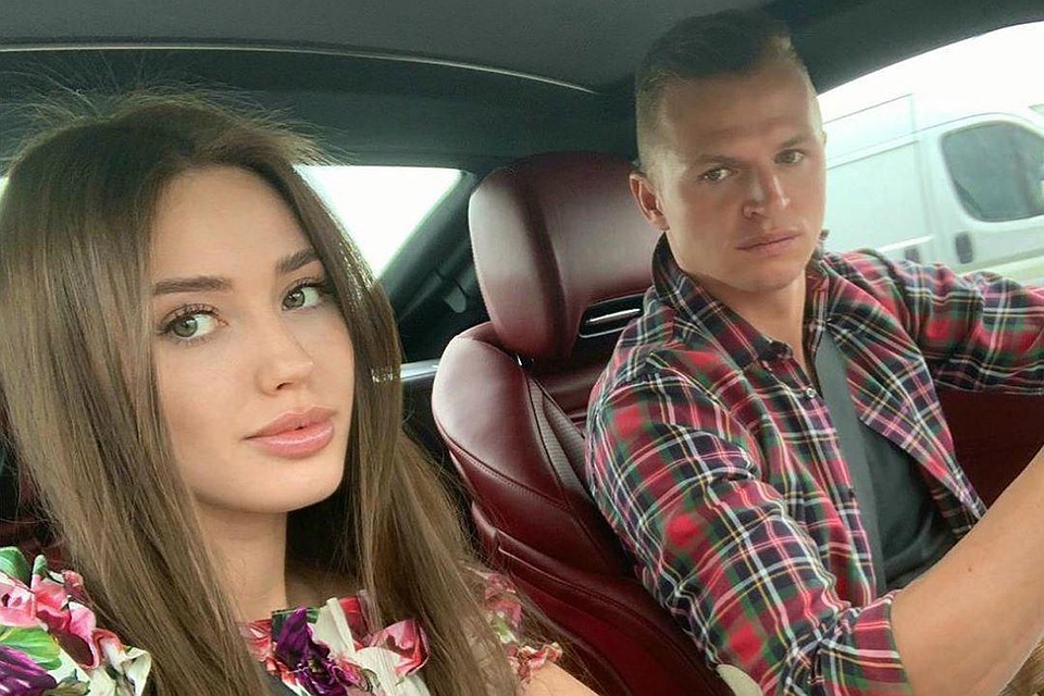 32-летний Дмитрий Тарасов признался, что дома у него есть своя "красная комната"