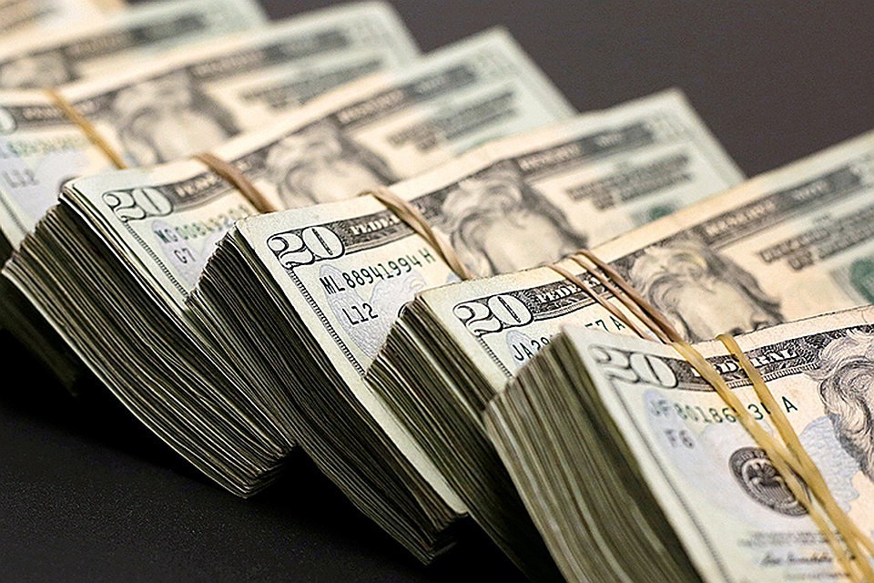 Россияне предпочитают хранить свои сбережения в долларах