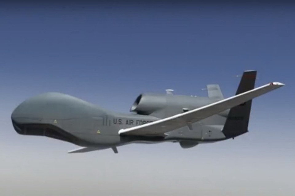 Global Hawk может «видеть» на 200 км вглубь территории противника. Фото: youtube.com/MIL3010