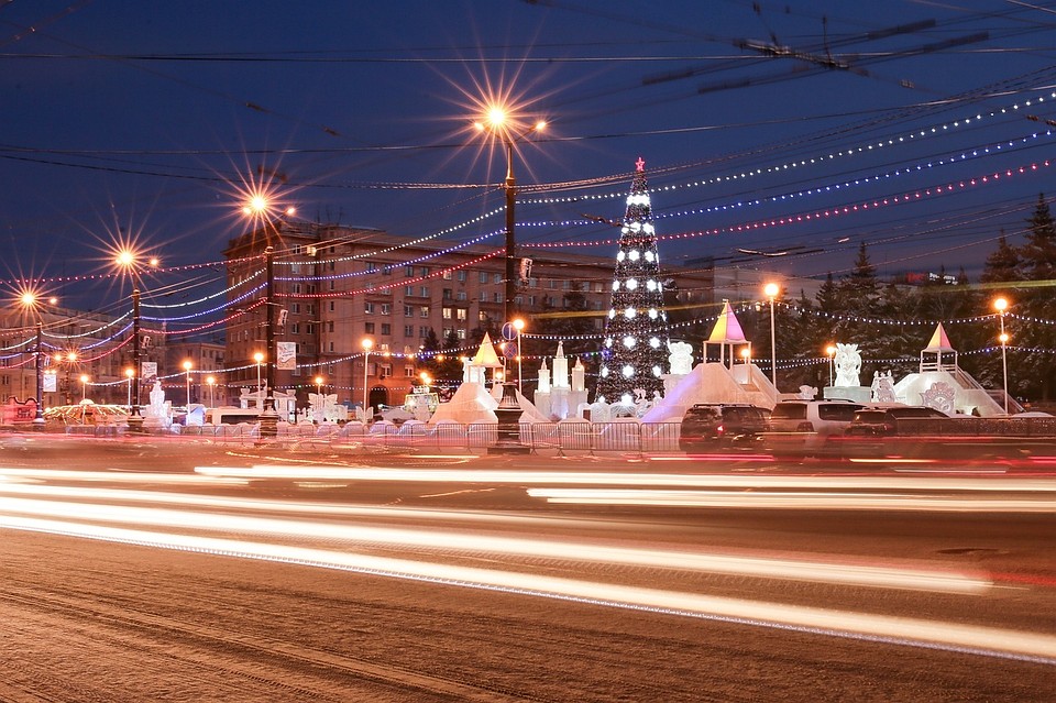 Этой зимой тематика новогоднего городка была посвящена театру.