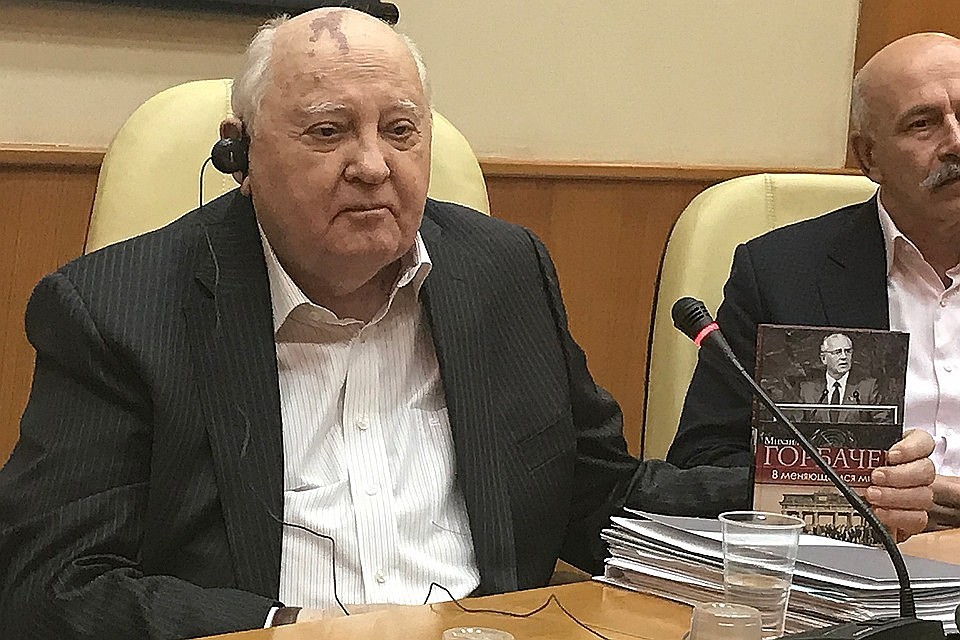Горбачев заявил о необходимости диалога между США и РФ