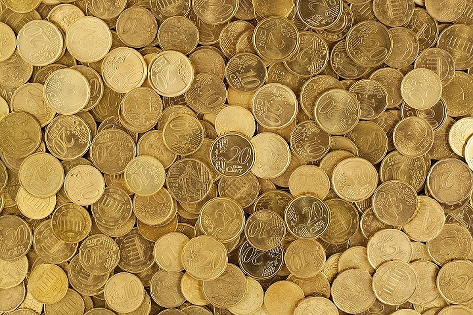 Больше всего денег было отправлено из России.