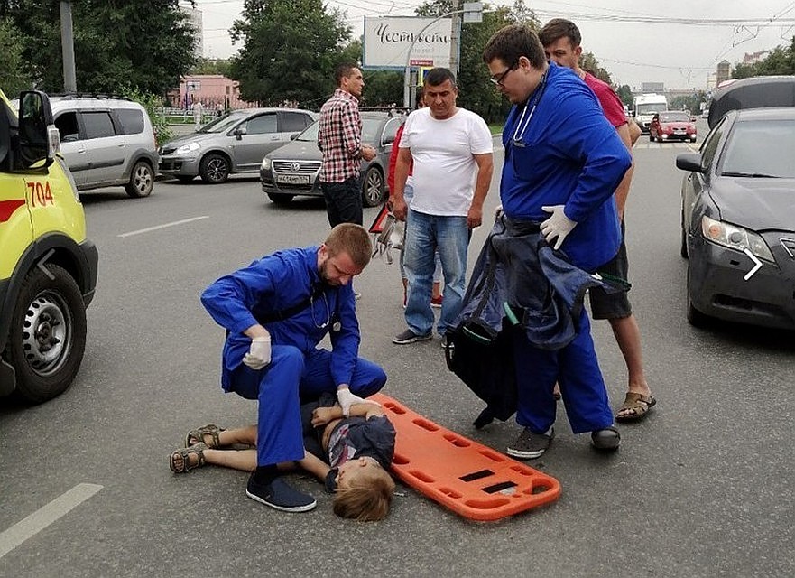 На месте пешеходного перехода на улице Кирова, где сбили мальчика, появятся "Лежачие полицейские", а потом и светофор. Фото: соцсети.