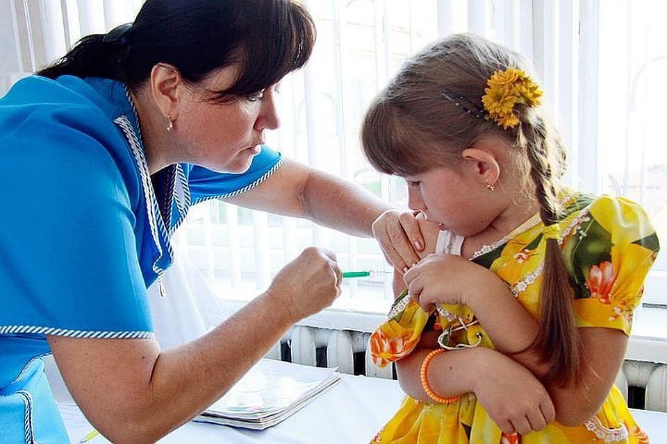 Прививку от гриппа сделают как взрослым, так и детям.