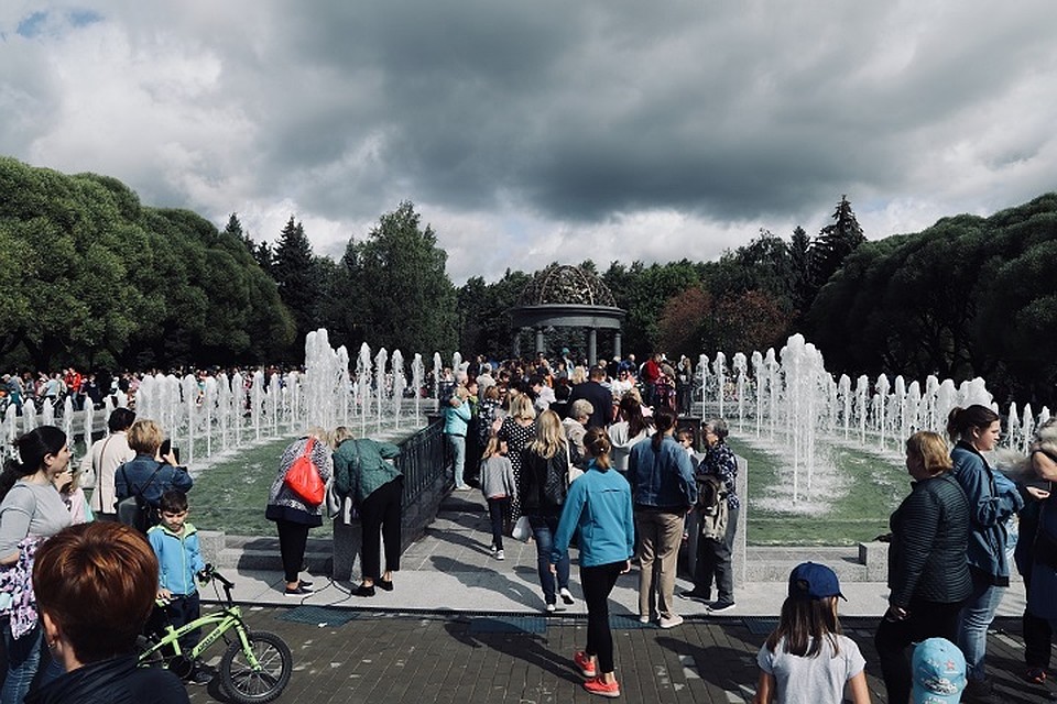 В Любашинском саду открыли пешеходный фонтан. Фото: "Водоканал СПб"