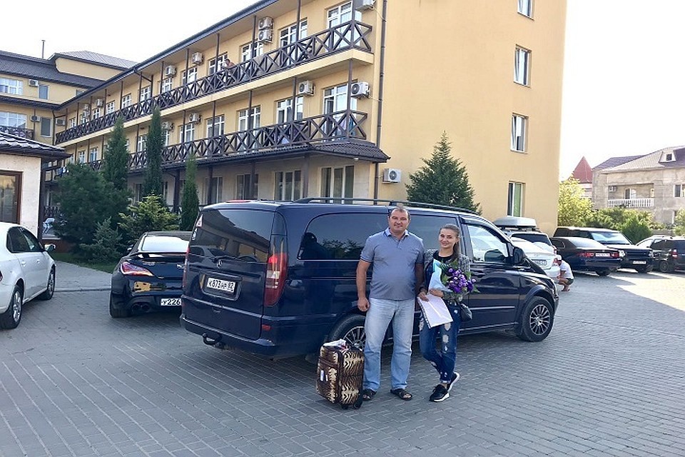 Девушка отдыхает в поселке Черноморское. Фото: группа Вконтакте "Итальянская деревня"