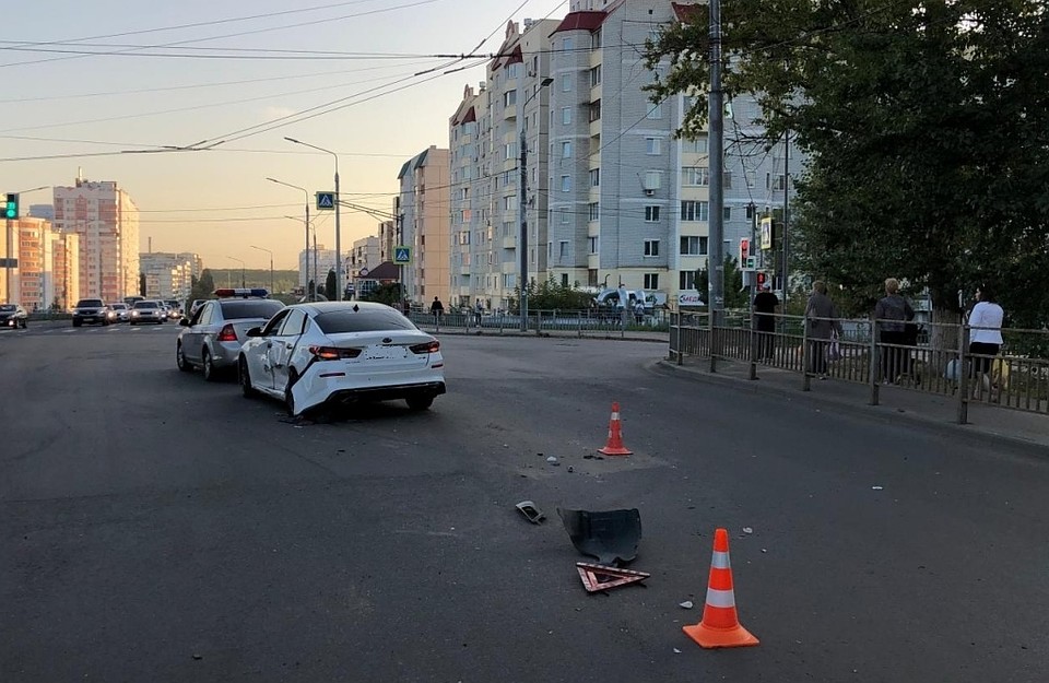 В Орле «Мицубиси» не разъехался с «Кия Оптима». Фото: пресс-служба УГИБДД УМВД России по Орловской области