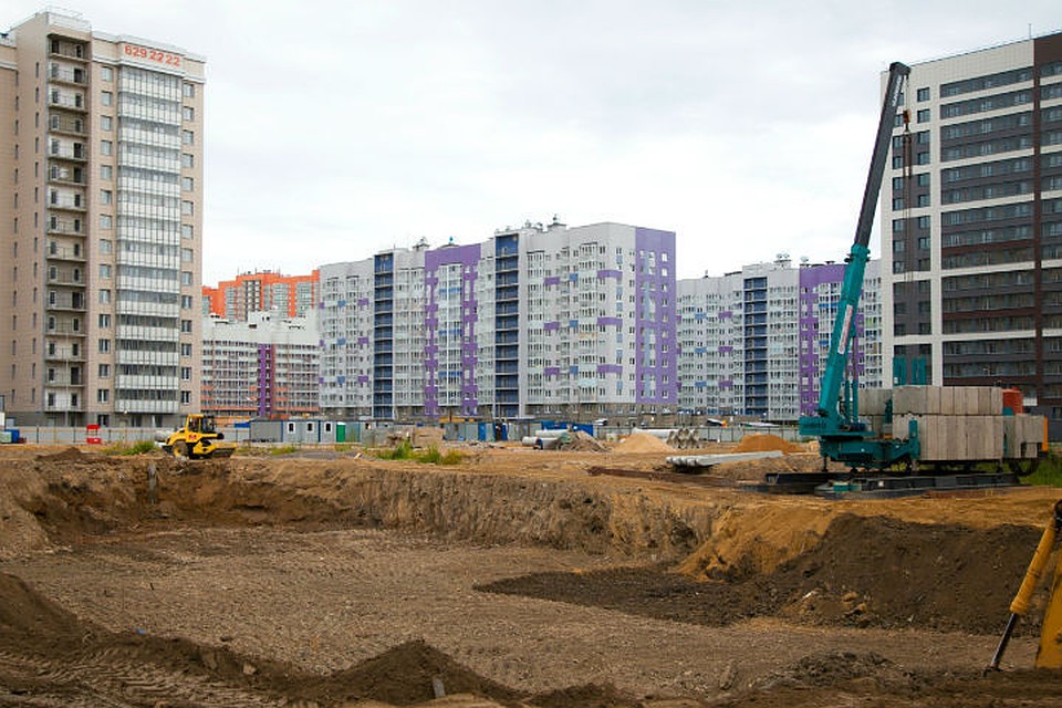 Меньше, чем через полтора года на месте стройплощадки появится большая новая школа. Фото предоставлено пресс-службой компании «Лидер Групп».