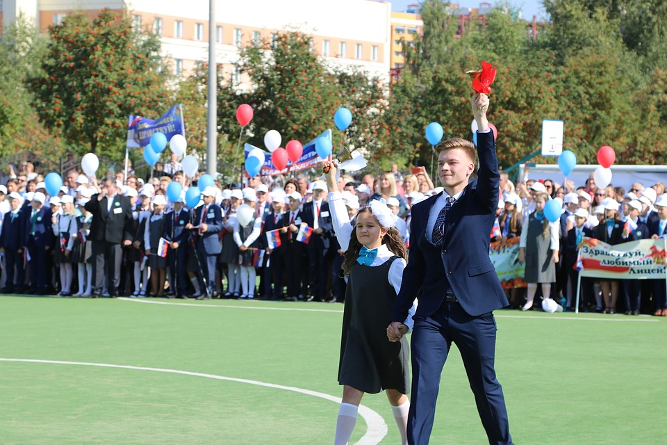 Торжественная линейка прошла в лицее №1 имени Александра Пушкина.