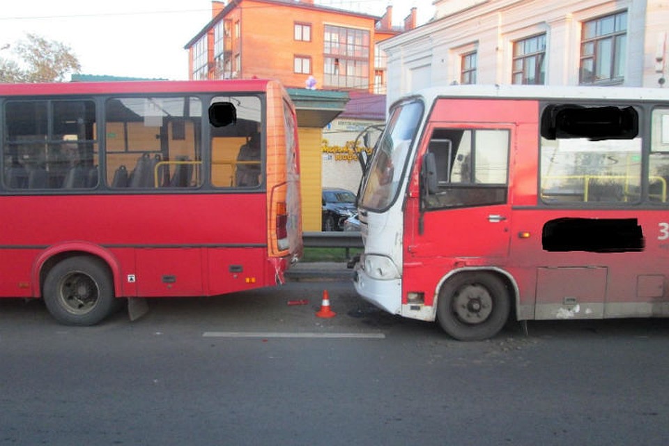 В ДТП с тремя маршрутками пострадали девять человек. Фото: УМВД России по Ярославской области.