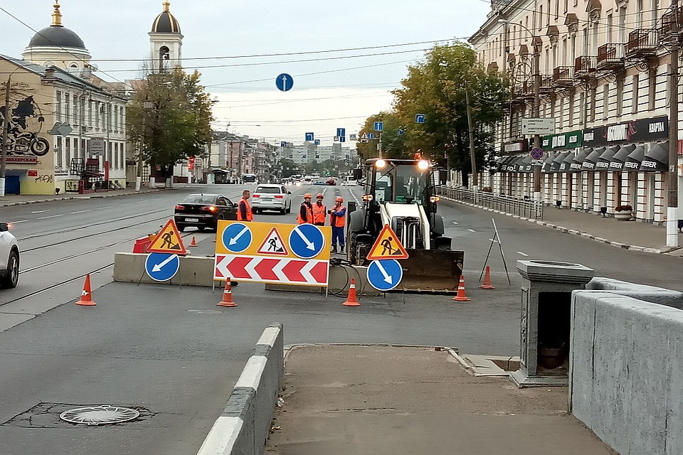 На съезде с Нового моста начали вскрывать асфальт