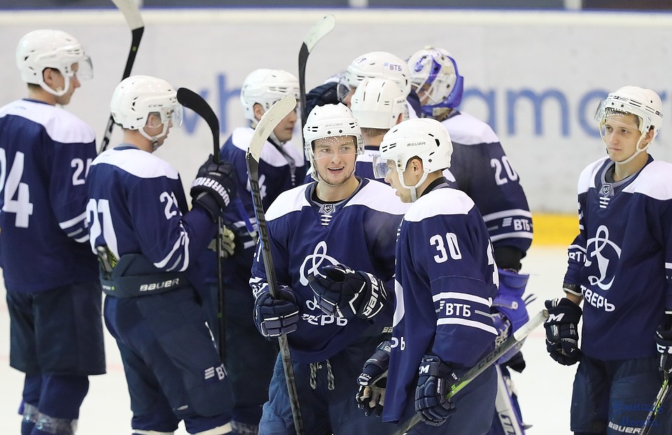 "Молодежка" обыграла команду ВХЛ со счетом 7:2 Фото: vhl.dynamo.ru