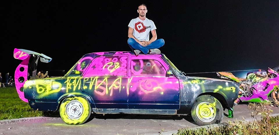 Евгений Богданов со своим авто.