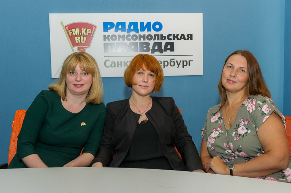 Ольга Романецкая, Анастасия Удалова, Надежда Антипова в студии радио «Комсомольская Правда в Петербурге»