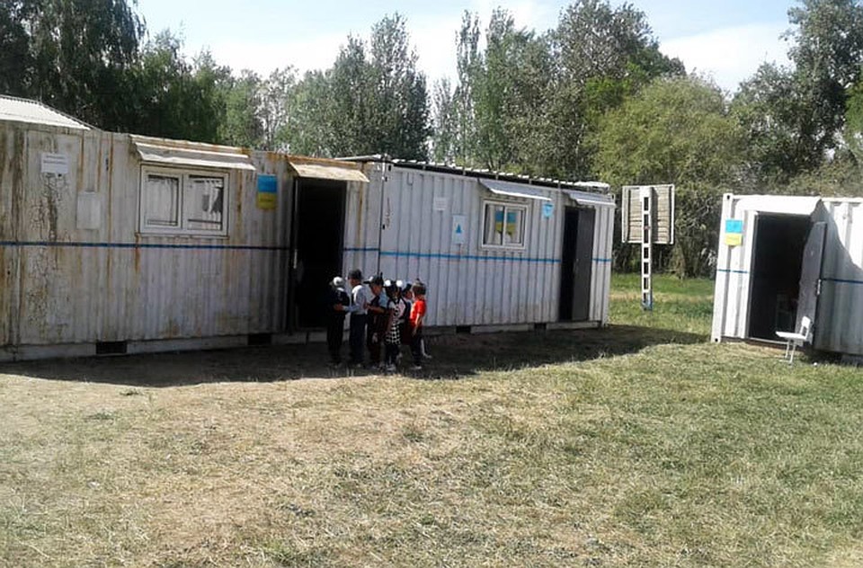 Учиться в таких условиях сложно... и вообще небезопасно.