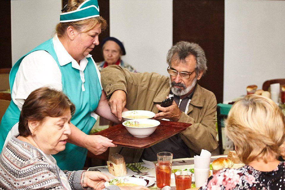 Людей сначала надо накормить.