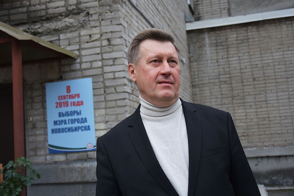 Анатолий Локоть лидирует на выборах.