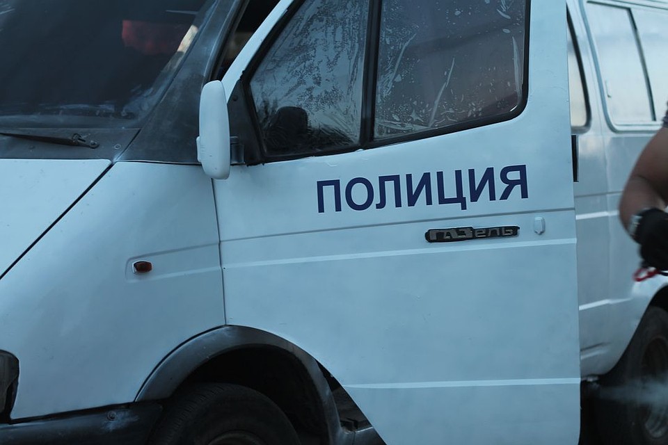 Мужчину ограбили в баре в центре города.