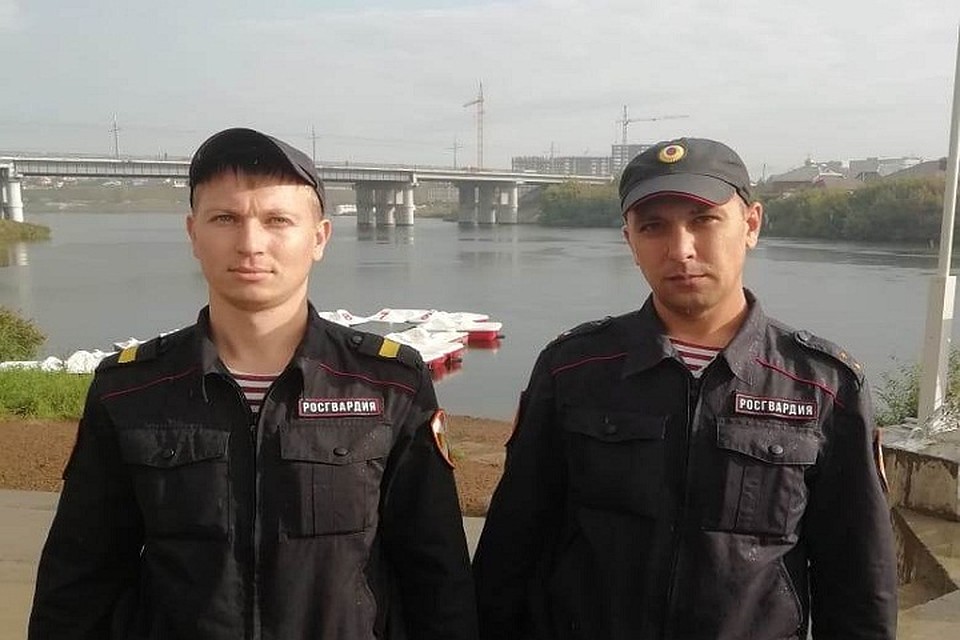 Росгвардейцы вытащили из воды пенсионерку