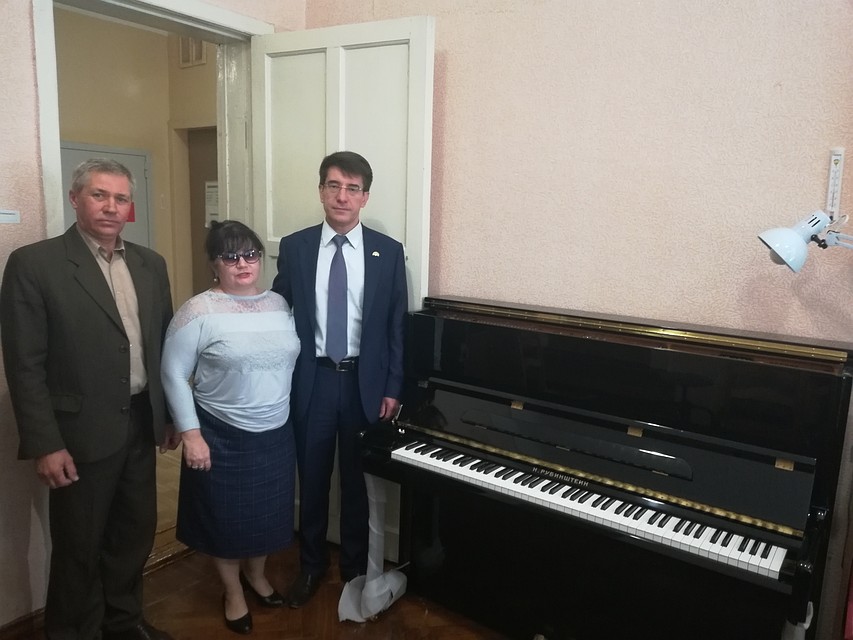 Пианино получат школы в 18 муниципальных районах.