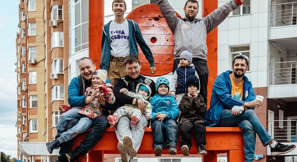 В Тюмени появился стол высотой в три человеческих роста. Фото - Моя территория.