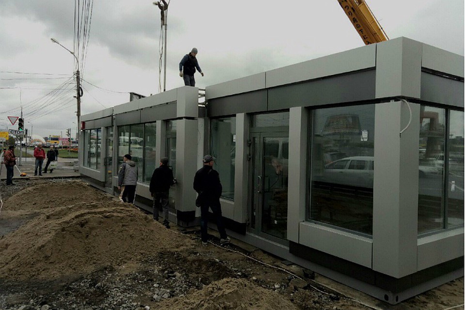 В Омске установили первую теплую остановку