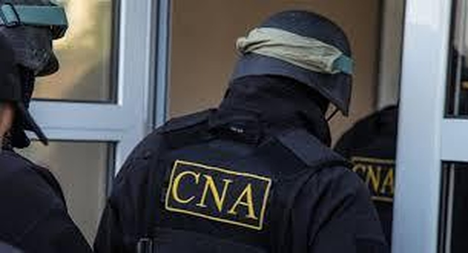 Два офицера Национального испектората расследований были задержаны в Кишиневе.