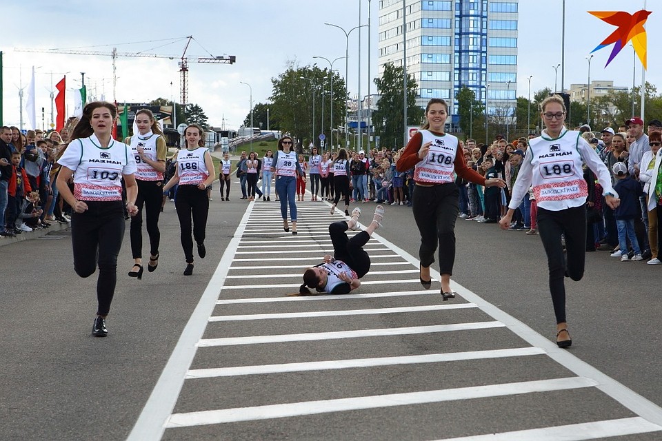Забег любительниц каблуков прошел 14 сентября около "Чижовка-Арены"