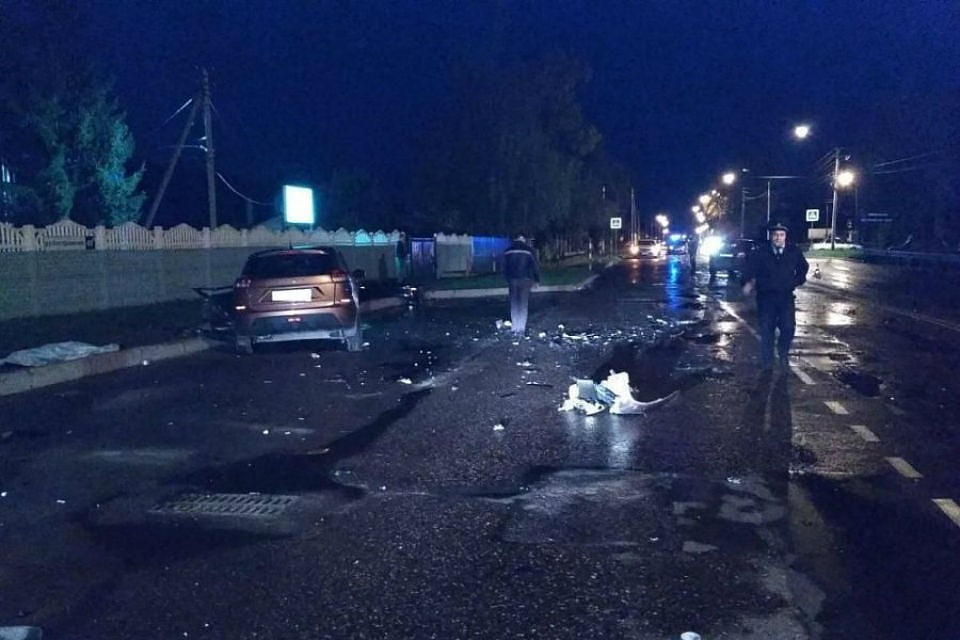 Водитель иномарки вылетел на встречку и врезался в машину с северянами. Фото: kostroma.today