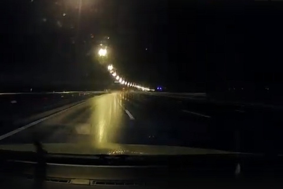 Падающий предмет, похожий на метеорит или НЛО, заметили в небе над Петербургом