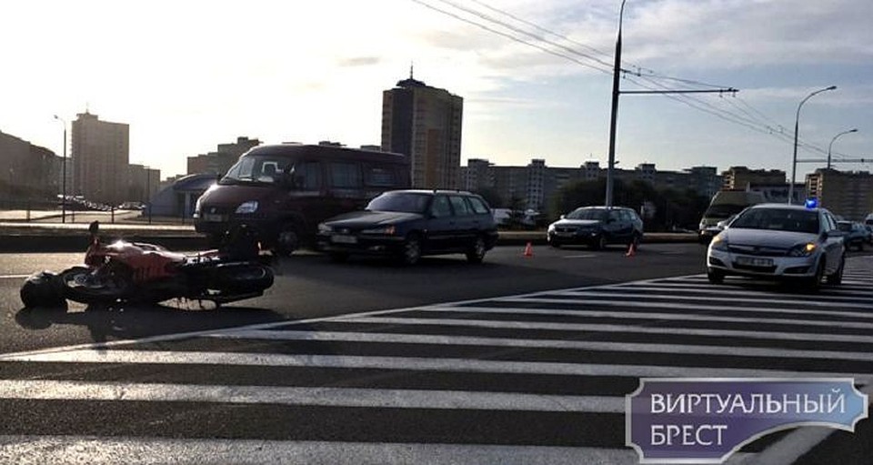 В Бресте мотоцикл попал в ДТП. Фото: "Виртуальный Брест"