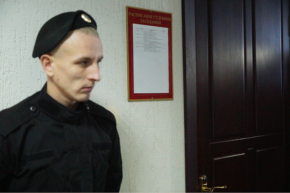Судебный пристав хотел принудительно привести другого гражданина