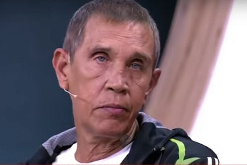 Раньше Владимир представлялся племянником известного актера. Кадр программы "Прямой эфир".