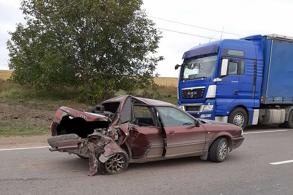 Фото с мест аварий пугают, но не тех, кто продолжает гонять.