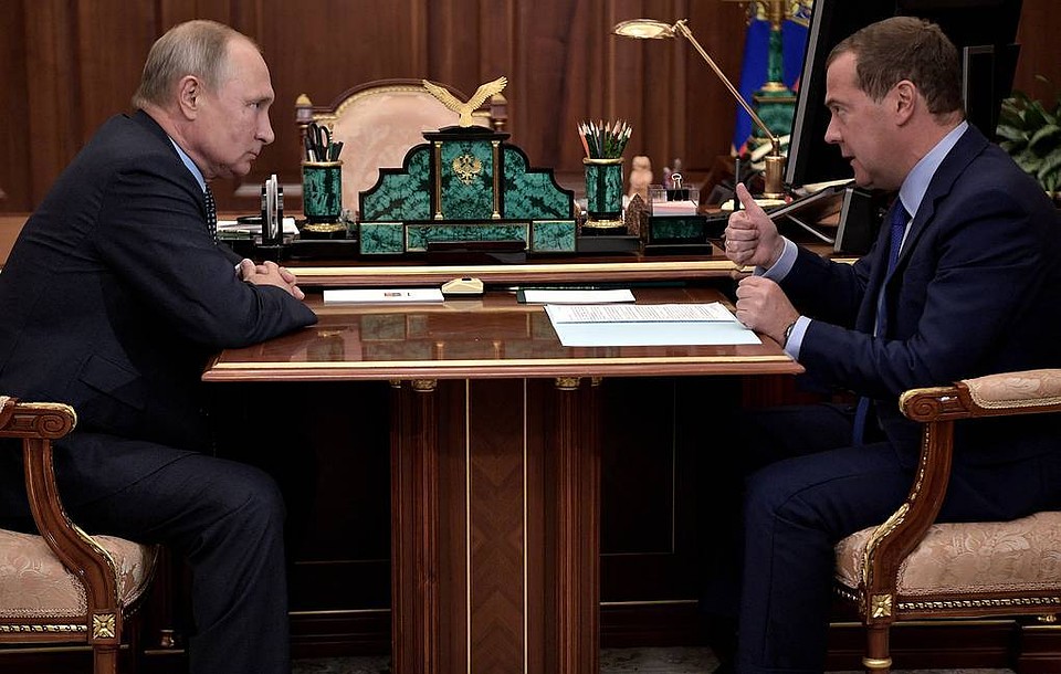 Путин поручил Медведеву заняться «разбюрокрачиванием» при финансировании проектов.Алексей Никольский/пресс-служба президента РФ/ТАСС