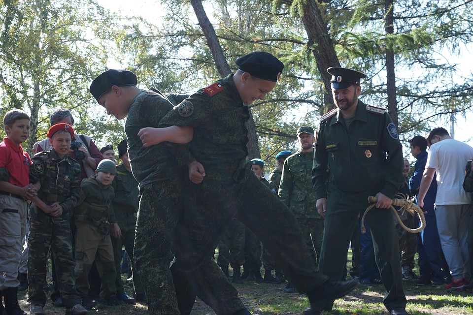 Подросткам старинные состязания пришлись по душе.