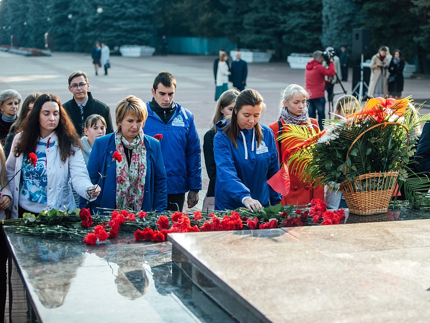 На Мемориале возложили цветы и венки
