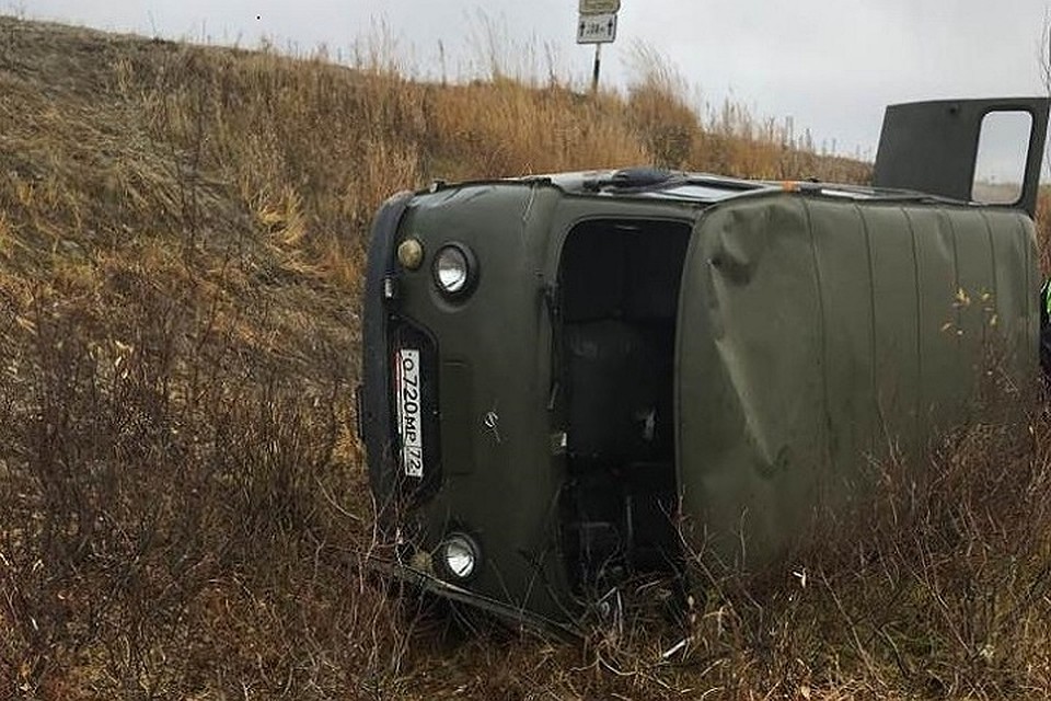 На ямальской трассе лихач на «буханке» перевернулся в кювете Фото: Госавтоинспекция Ямала