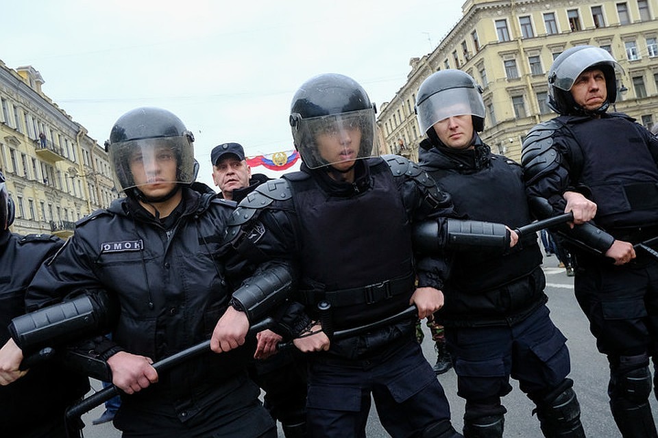 Драки с ОМОНом ни к чему хорошему обычно не приводят.
