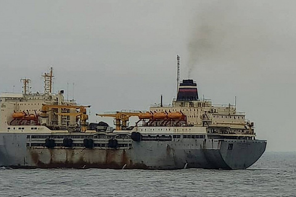 Плавбаза, скорее всего, своим ходом пойдет во Владивосток